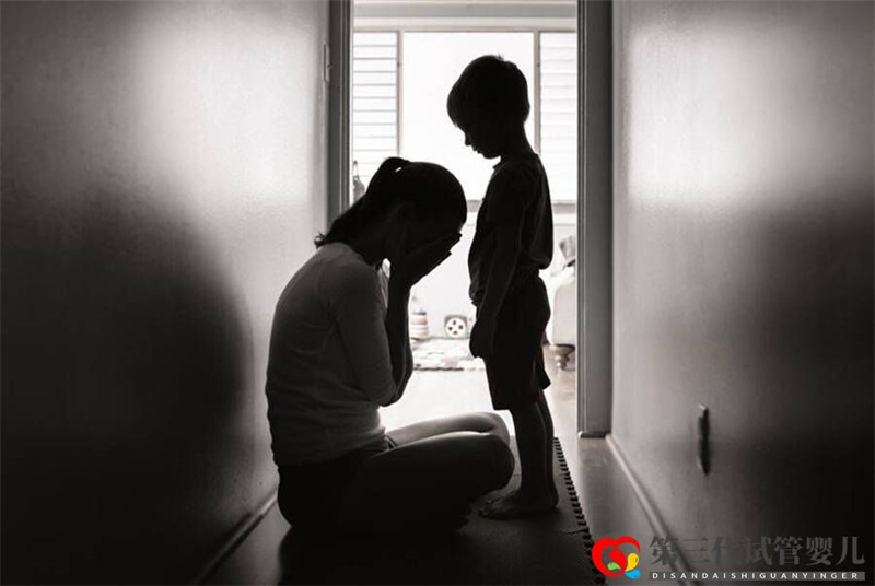 因鼓勵孩子自主選擇性別認同，美國母親被判入獄(圖1)