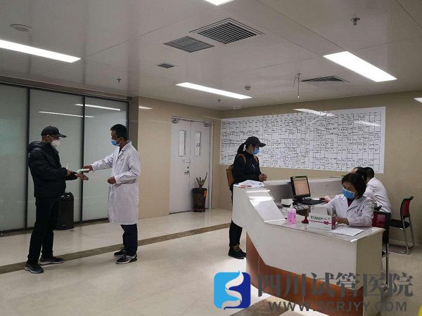 蘭大二院護(hù)士服務(wù)臺(tái)